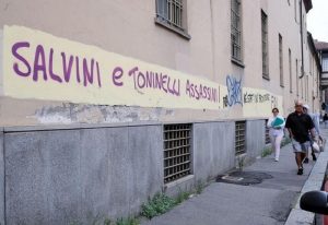 "Salvini appeso", scritta contro il ministro nel centro storico di Torino