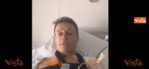 Rocco Siffredi ricoverato in ospedale scherza con i fan: "Me l'hanno tagliato" VIDEO
