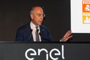 Enel, piano strategico 2019-2021: decarbonizzazione, efficientamento energetico dei condomini e più fibra