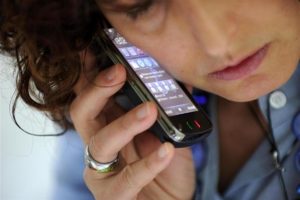 Telefonate e sms all'estero nei Paesi Ue: arriva il tetto 