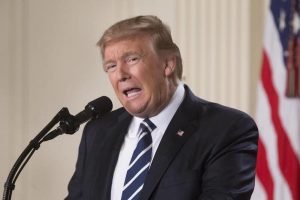 Cnn fa causa a Trump per il reporter Jim Acosta cacciato dalla Casa Bianca