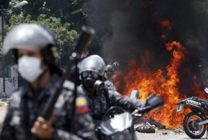Venezuela, povertà e crimini: ogni ora uccise 3 persone. Fa paura anche prendere un taxi
