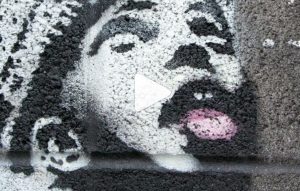 Banksy, nuova opera contro l'inquinamento: il bambino assaggia la neve, che è cenere