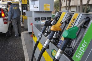 Iva e benzina: se va male in Manovra maxi aumenti dal 2020