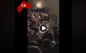 Corinaldo (Ancona): il VIDEO del crollo della balaustra fuori dalla discoteca