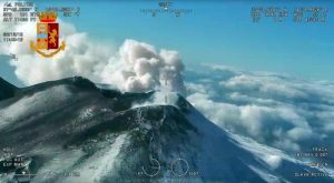 Etna eruzione 26 dicembre, allarme Ingv: altre bocche si possono aprire più in basso