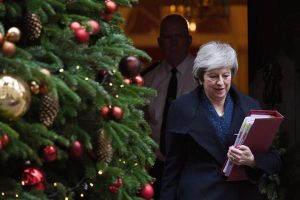 Brexit, Theresa May ce la fa: mozione sfiducia Tory non passa