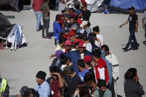 Messico, bimbi migranti al confine con i numeri marchiati sul braccio