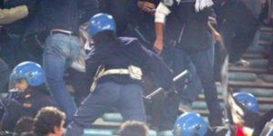 Scontri prima di Inter-Napoli: un tifoso investito e quattro accoltellati