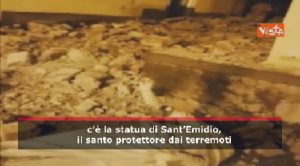 Pennisi: statua Sant’Emidio, protettore dei terremotati crolla a causa del terremoto di magnitudo 4,8  VIDEO