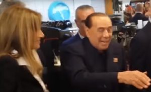 Berlusconi battuta uccello