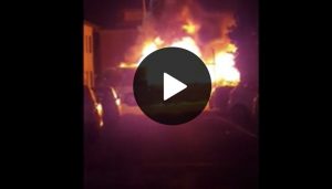 Castenaso, bus prende fuoco: passeggeri in fuga un attimo prima VIDEO