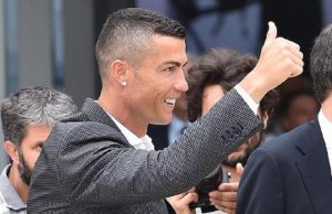 Cristiano Ronaldo in Tribunale a Madrid: ha chiesto di entrare attraverso un'entrata secondaria (foto Ansa)