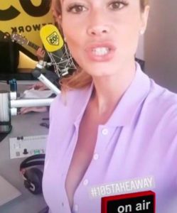 Diletta Leotta, "incidente" durante la diretta radio su Instagram: salta il bottone, la camicia si apre sul décolleté
