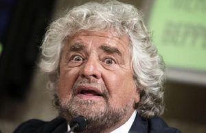 Beppe Grillo diventa pro-vax, commenti social: "Tradimento", "non vi voto più"