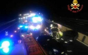 Autostrada A8 Milano Varese, incidente tra Solbiate e Castronno: un morto. Auto contro tir