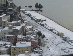 Neve a Salerno, Potenza e Cosenza, diverse scuole oggi restano chiuse (foto d'archivio Ansa)
