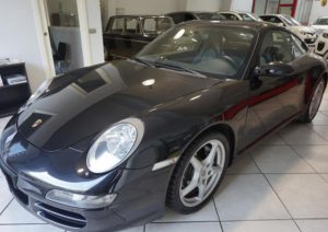 Prato, Porsche 911 rubata