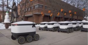 Usa, pizzeria assume 25 robot per consegnare le pizze nel campus universitario