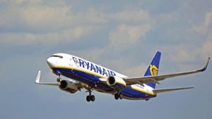 Ala si squarcia in volo: atterraggio emergenza volo Ryanair