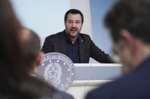 Salvini su decreto sicurezza attacca i sindaci: traditori