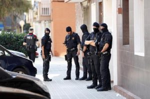 Barcellona, smantellata cellula jihadista: preparava attentato (foto Ansa)
