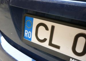 Stop alle targhe straniere: col decreto Salvini maxi-multa e confisca auto 