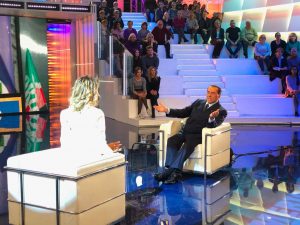 Silvio Berlusconi show a Pomeriggio 5 da Barbara D'Urso: italiani impazziti