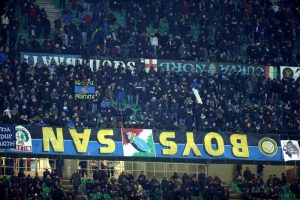 Curva Nord Inter, striscioni al contrario per protesta: "Koulibaly piccolo uomo, non ci frega niente del razzismo"