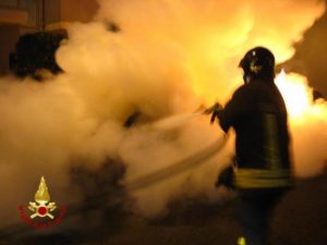 Vicenza, incendio in casa: donna si getta dal terzo piano