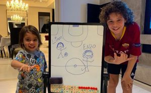 Marcelo pubblica foto del figlio con la maglia della Roma, arriva il commento di Totti su Instagram