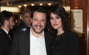 Sanremo 2019, Elisa Isoardi fa i complimenti a Mahmood. I commenti pro Salvini: "Questo è revenge porn"