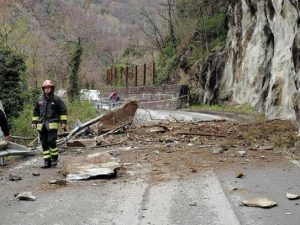 Agerola, smottamento e strada interrotta per Castellammare