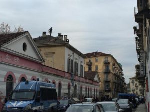 Torino: sgombero asilo occupato in via Alessandria. Anarchici accusati di terrorismo