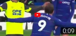 Chelsea, tifosi pazzi di Higuain: doppietta e show contro l'Huddersfield