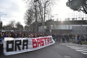 Atalanta, corteo ultras prima della Fiorentina per protestare dopo scontri con polizia a Firenze: "Ora basta"