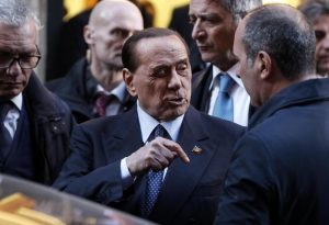 Berlusconi a Metaponto (Matera): "Hai fiducia nel governo? Sei un cog****"