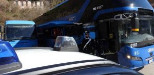 Grottaferrata, bus Cotral finisce fuori strada: feriti passeggeri