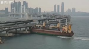 Corea del Sud, nave cargo contro ponte: ubriaco il comandante