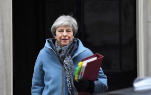 Brexit, Theresa May offre le sue dimissioni in cambio dell'ok all'accordo