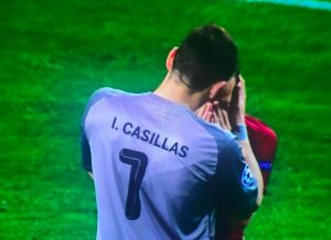 Porto-Roma, Florenzi in lacrime dopo errore decisivo sul rigore: Casillas lo consola