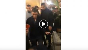 Cristiano Ronaldo al ristorante dopo la tripletta: clienti increduli VIDEO
