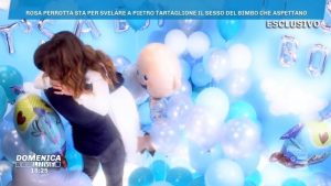 Rosa Perrotta svela sesso bebè in diretta tv a Domenica Live