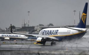 Ryanair, fumo dal motore di un Boeing 737: paura sul volo Napoli-Treviso