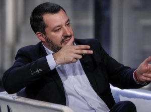 Salvini dà una mano ai No Vax, vuole decreto bimbi non vaccinati restino in classe