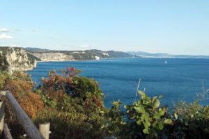 Trieste, si sporge e precipita da sentiero panoramico Rilke: morto 14enne