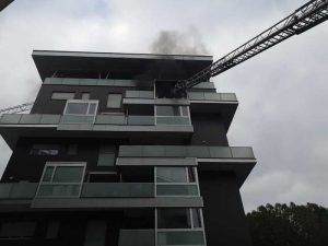 Terni: esplosione e incendio in casa in una palazzina di via Linda Malnati