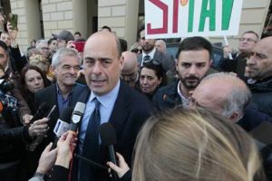 Nicola Zingaretti, il primo giorno da segretario scivola sul congiuntivo: "I bandi per la Tav non si interrompino"