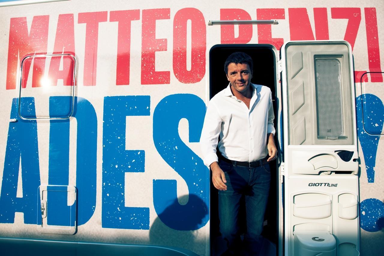 #matteorisponde. Matteo Renzi interagisce in diretta streaming (video)