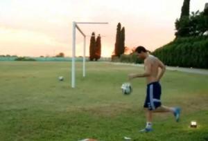 Messi, gol da urlo da dietro la porta (video)